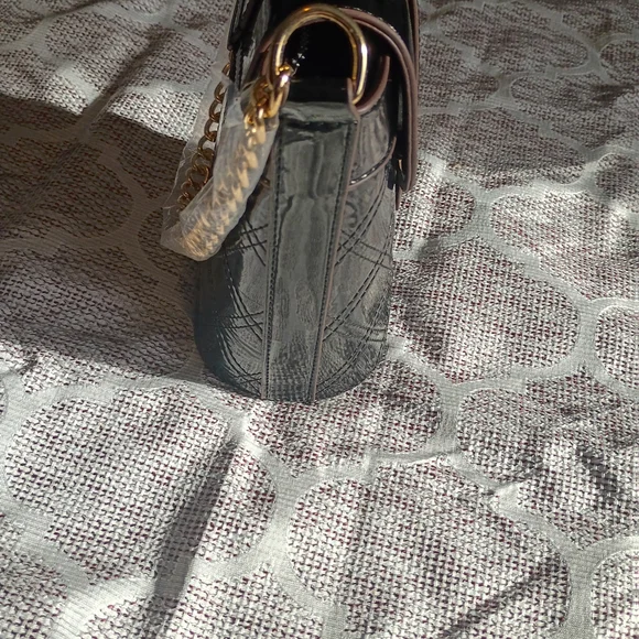 Nicole Lee Black Quilted Crossbody Bag with Gold Chain - Picture 3 of 6